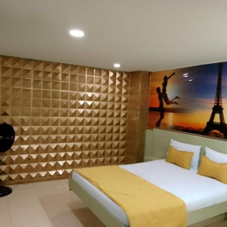 Hotel El Playon Medellin Bagian luar foto